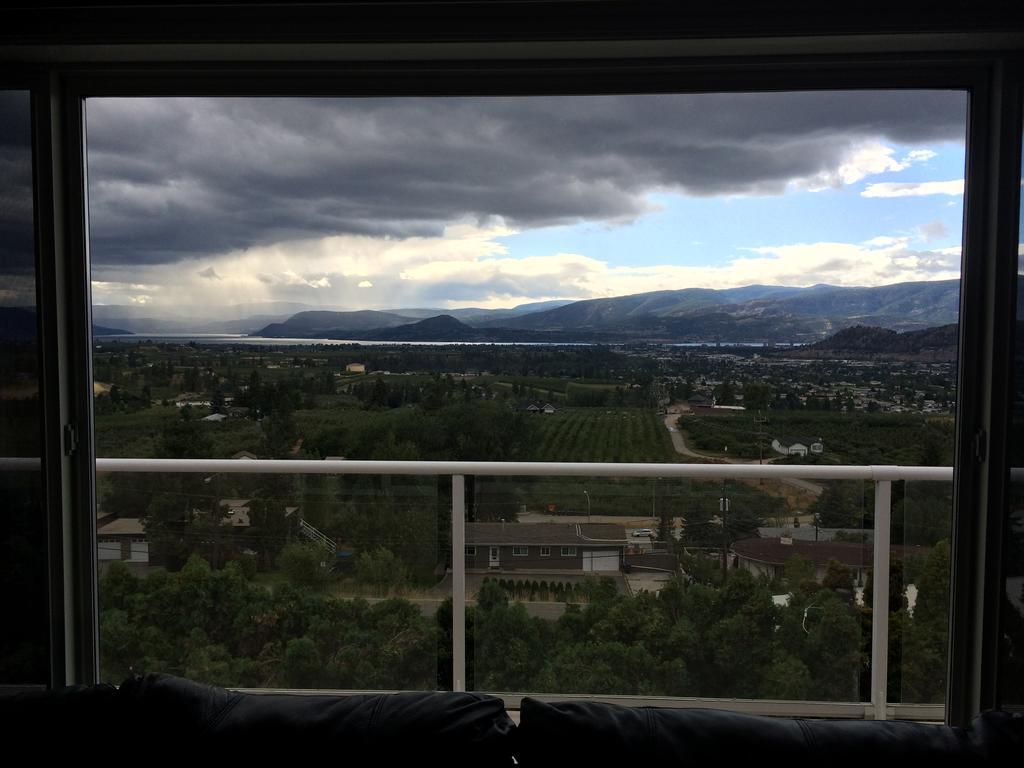 Acker Vacation Rentals Kelowna Extérieur photo