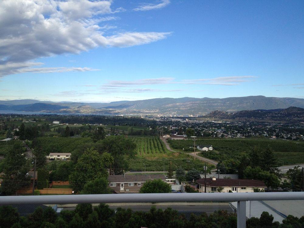 Acker Vacation Rentals Kelowna Extérieur photo