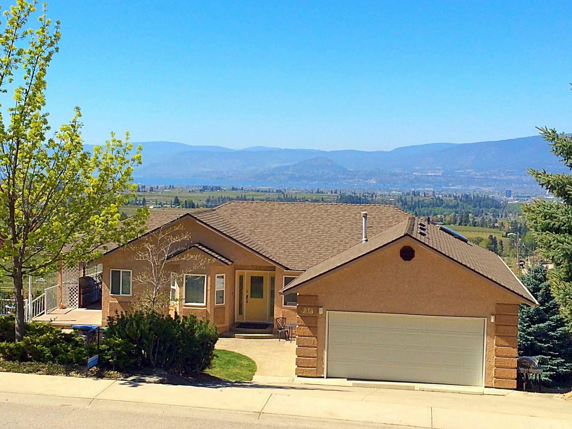 Acker Vacation Rentals Kelowna Extérieur photo
