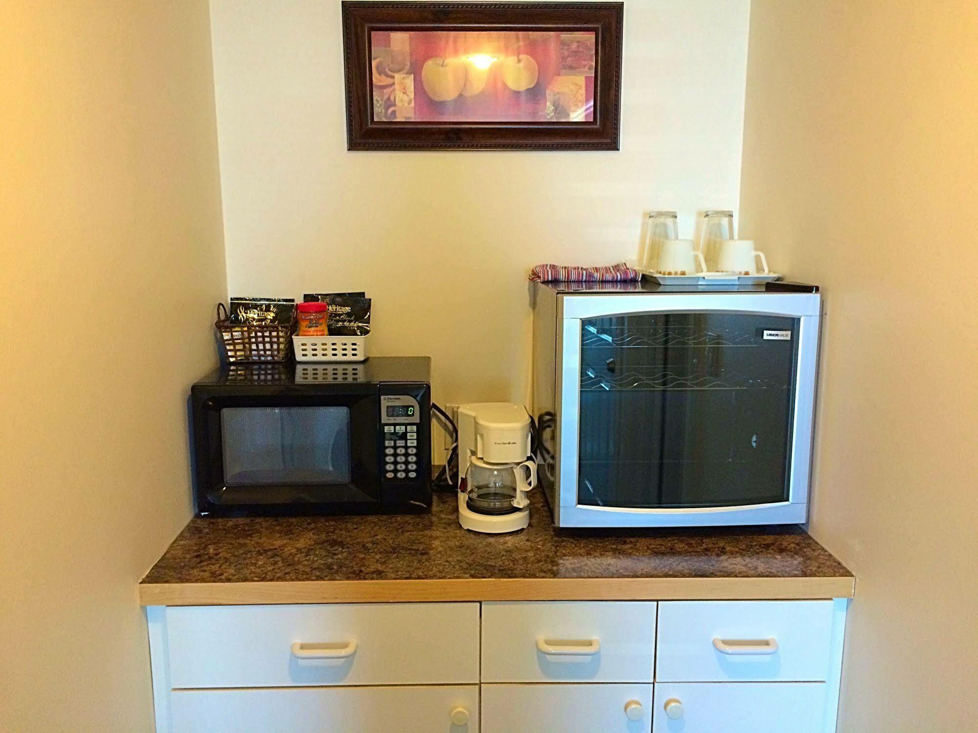 Acker Vacation Rentals Kelowna Extérieur photo