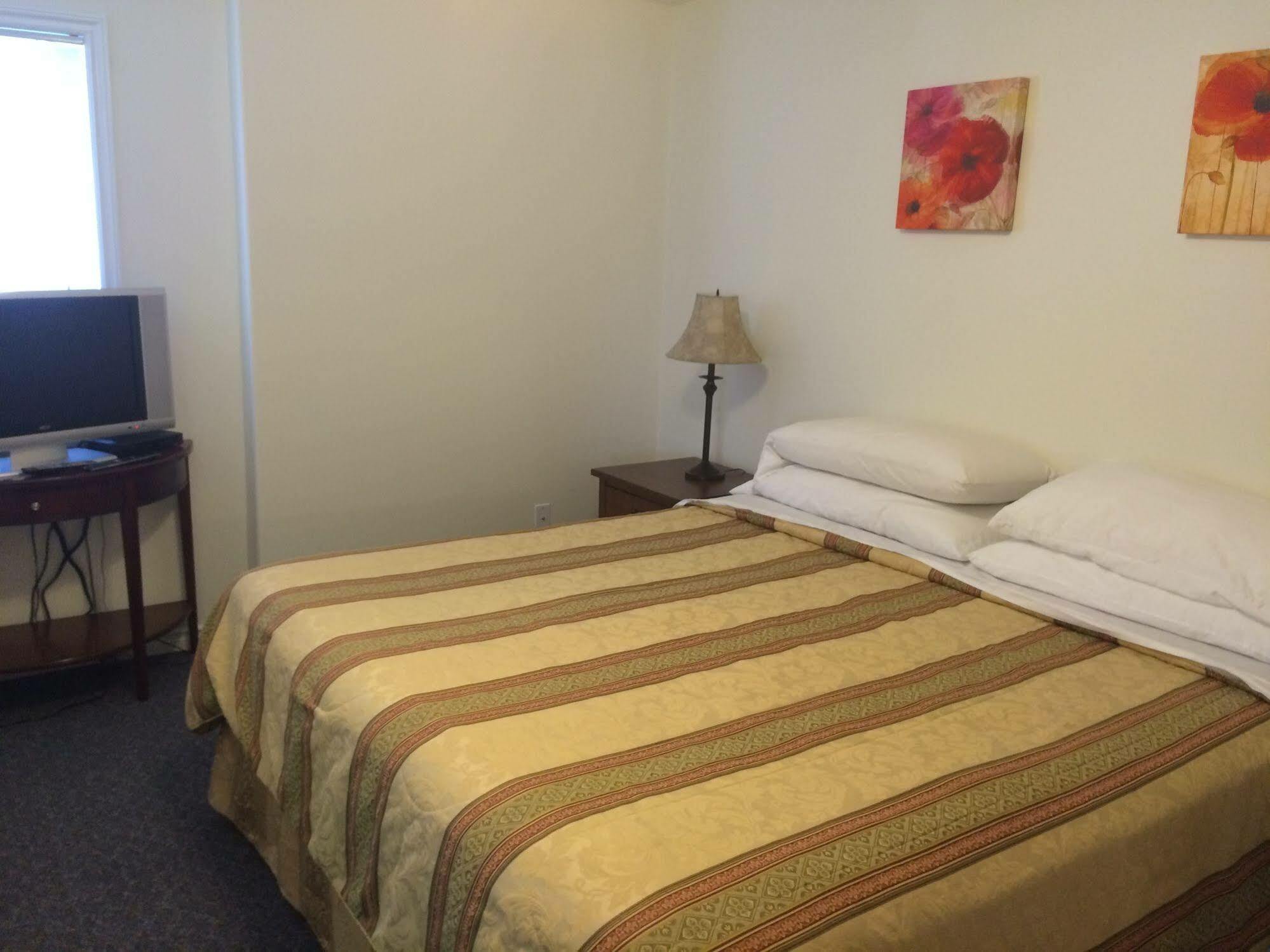 Acker Vacation Rentals Kelowna Extérieur photo