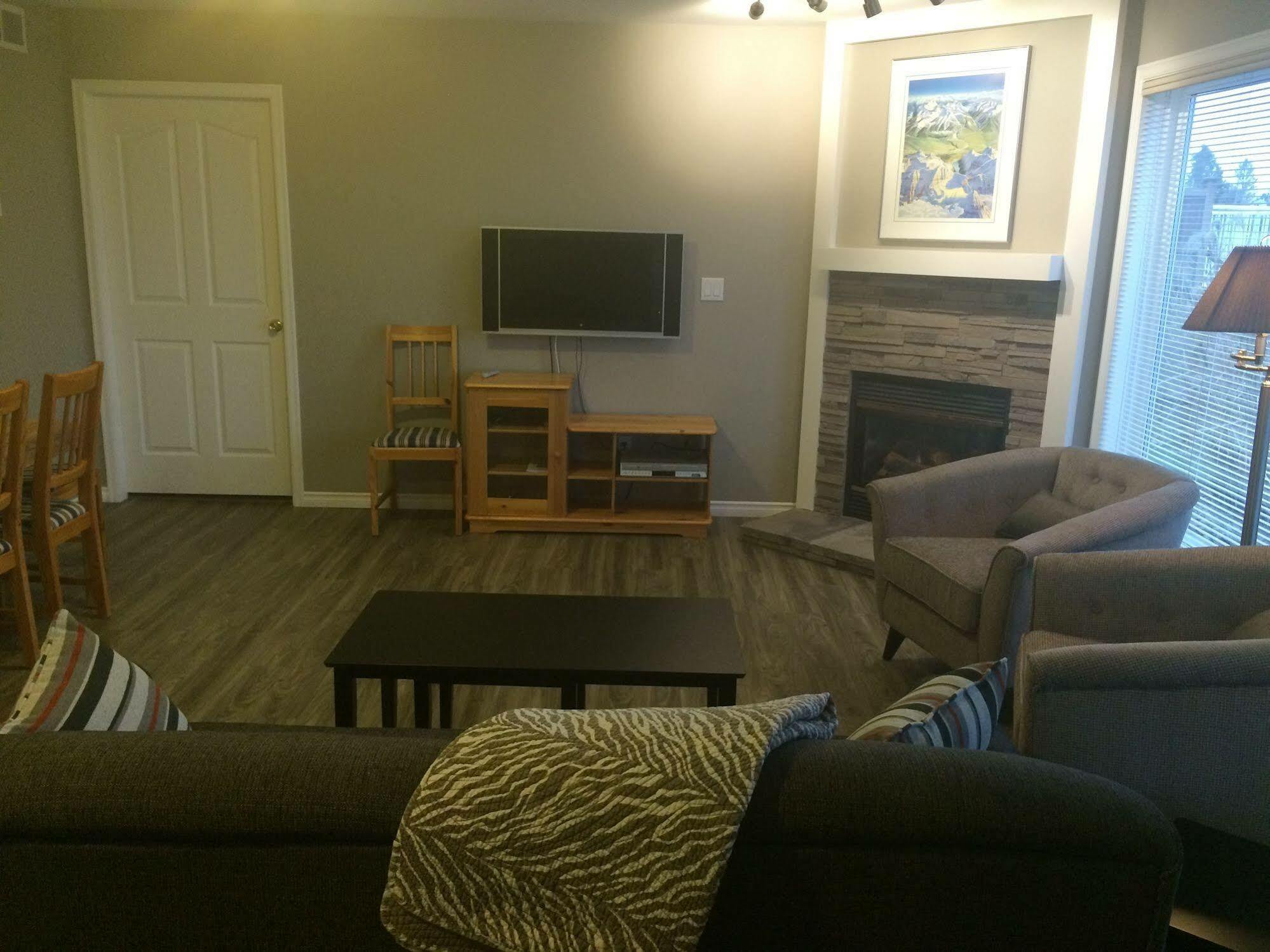 Acker Vacation Rentals Kelowna Extérieur photo