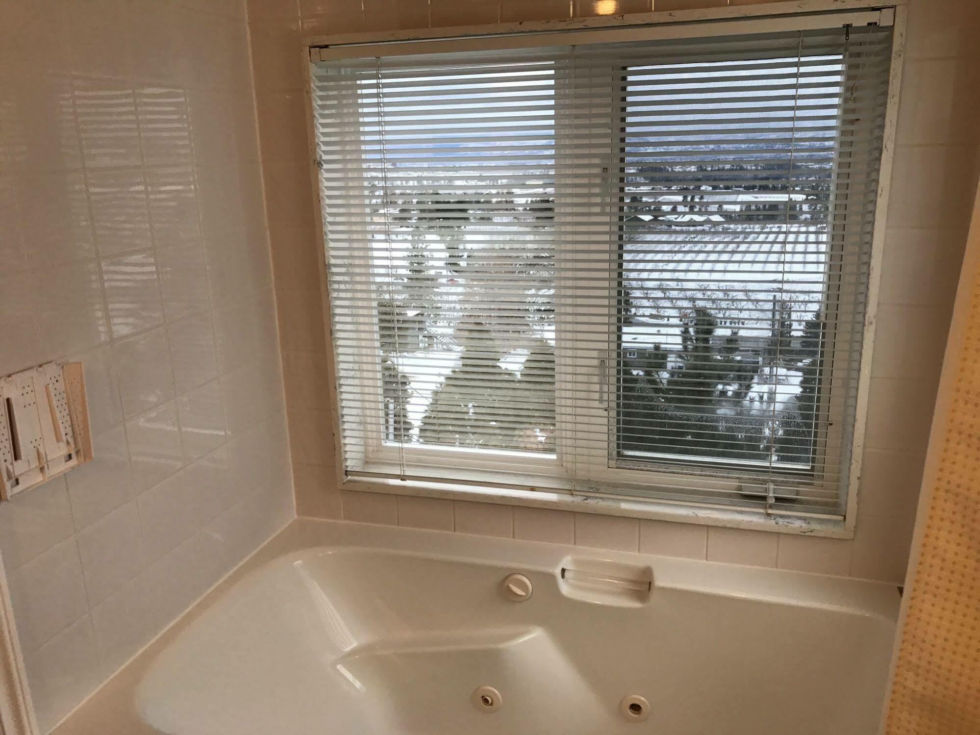 Acker Vacation Rentals Kelowna Extérieur photo