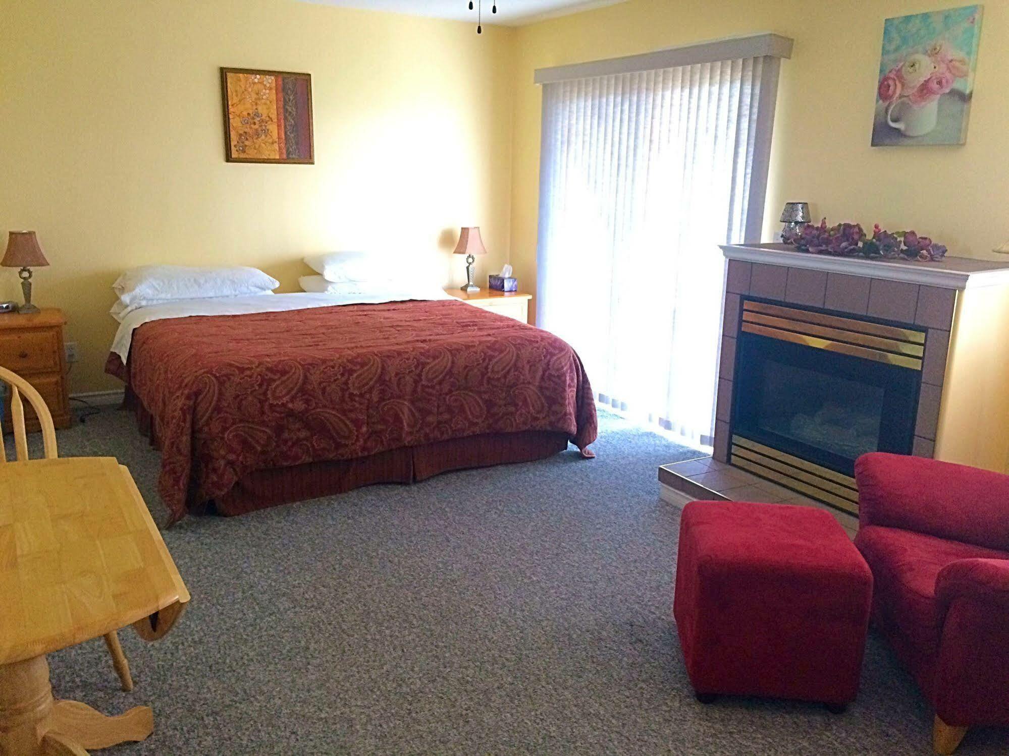 Acker Vacation Rentals Kelowna Extérieur photo