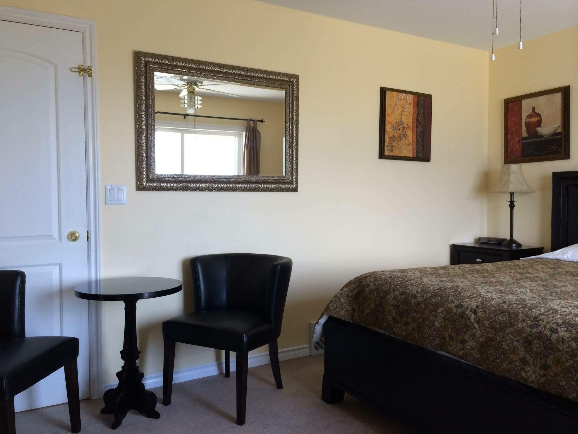 Acker Vacation Rentals Kelowna Extérieur photo