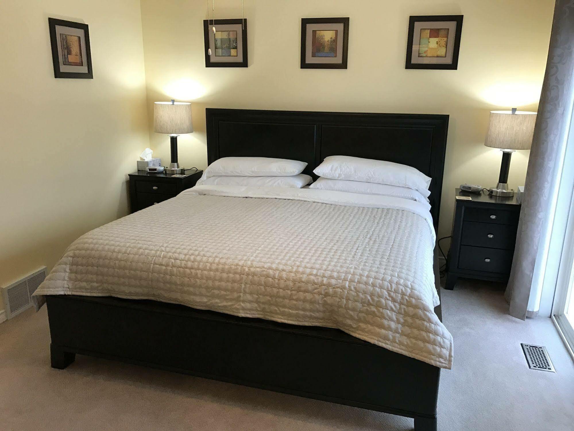 Acker Vacation Rentals Kelowna Extérieur photo