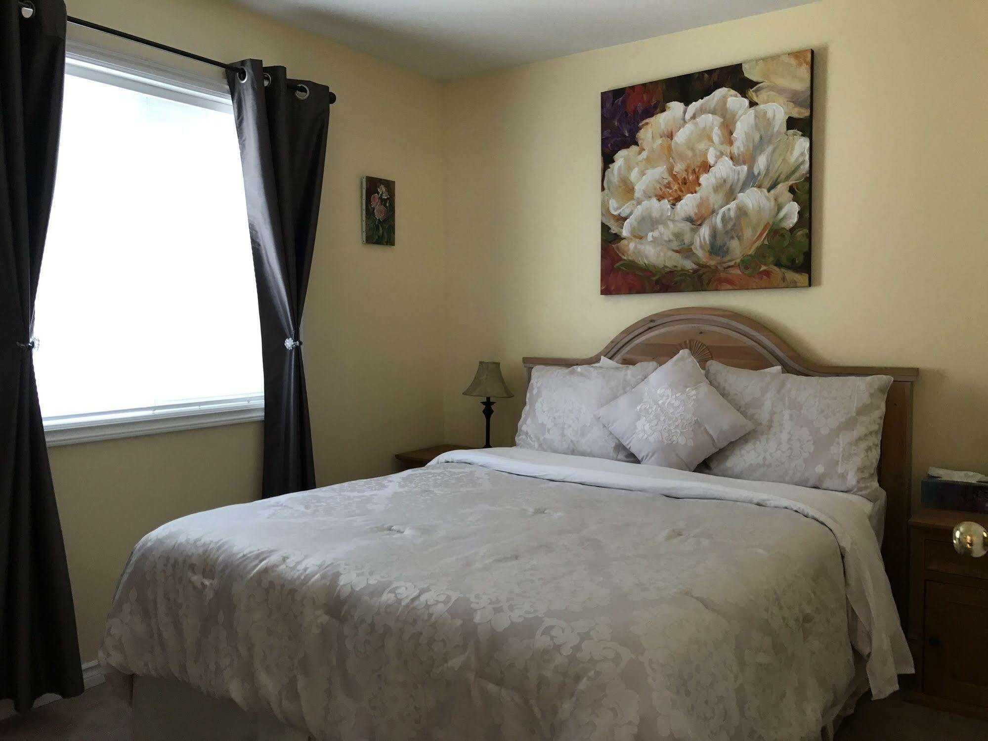 Acker Vacation Rentals Kelowna Extérieur photo