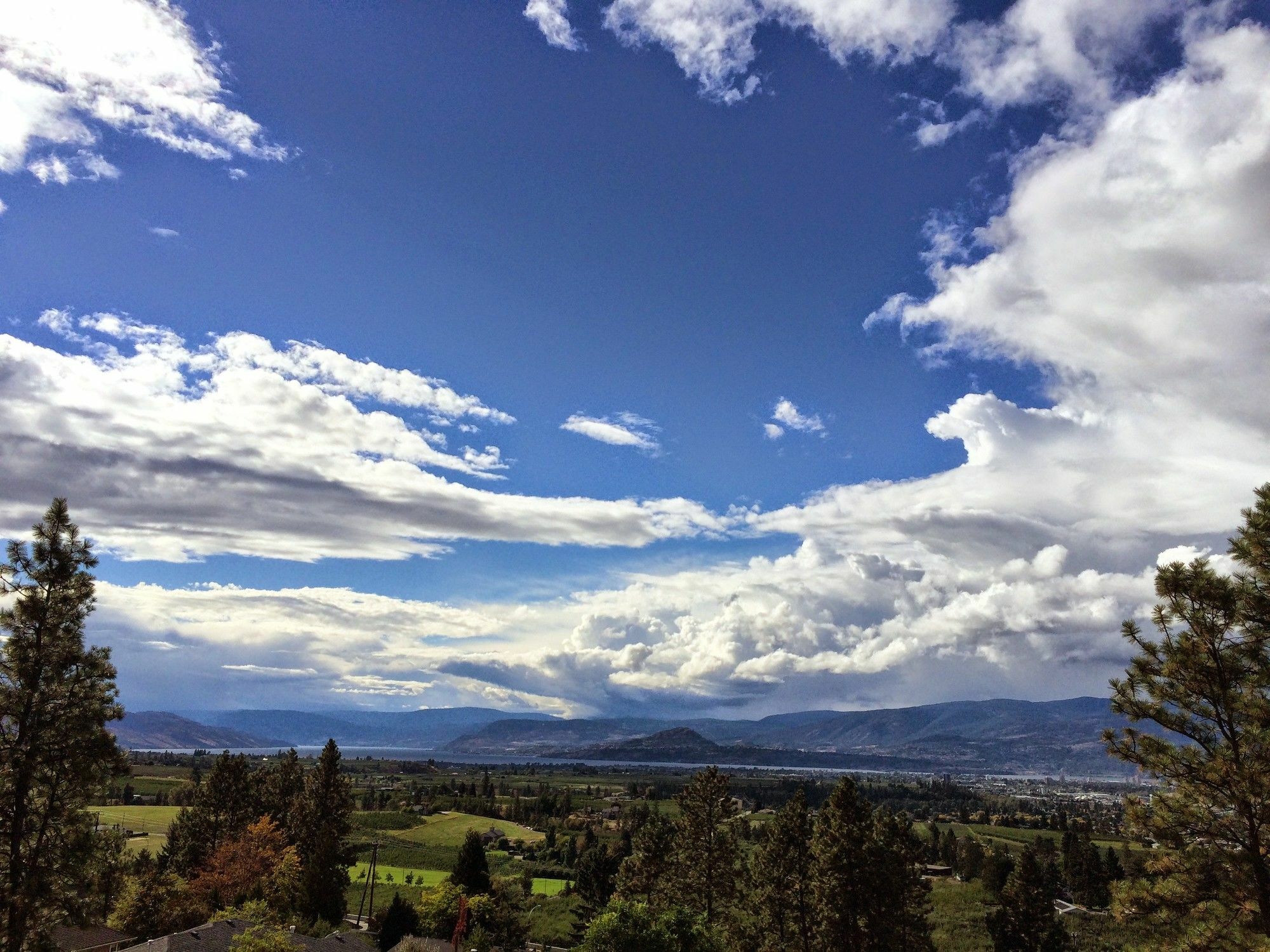 Acker Vacation Rentals Kelowna Extérieur photo