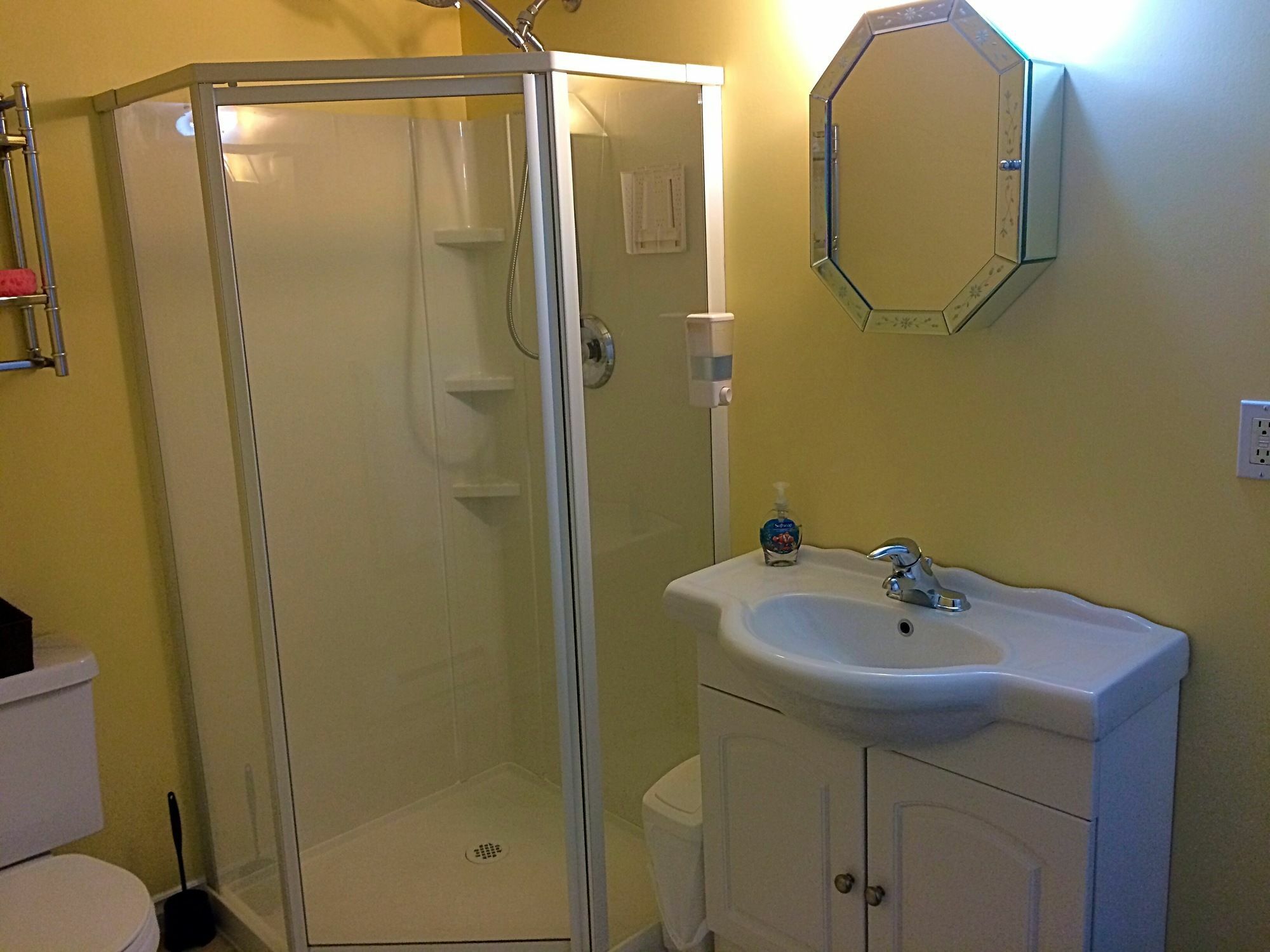 Acker Vacation Rentals Kelowna Extérieur photo