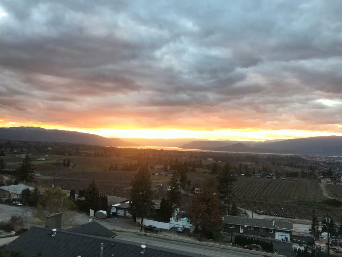 Acker Vacation Rentals Kelowna Extérieur photo